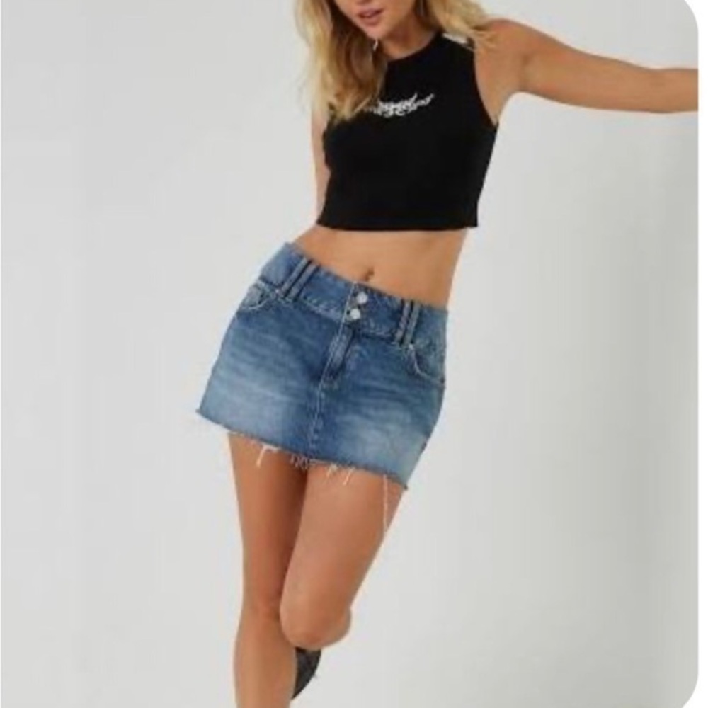 Chip & Pepper distressed raw edge jean mini skirt size 26